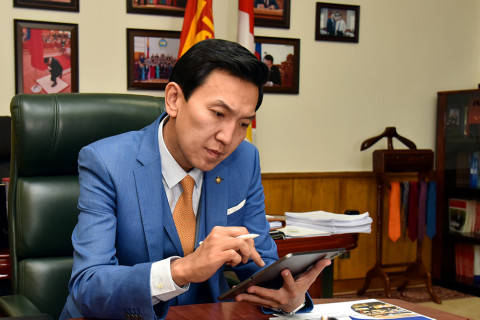 Н.Учрал: Монгол улсыг цаашид мэдээллийн технологийн салбар “ТЭЖЭЭНЭ“