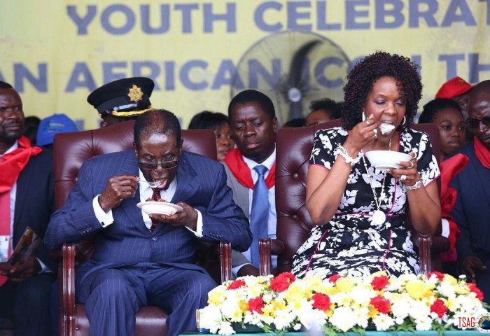Амтат бялуу тансаг харшид дуртай Роберт Мугабе Ерөнхийлөгч (фото)