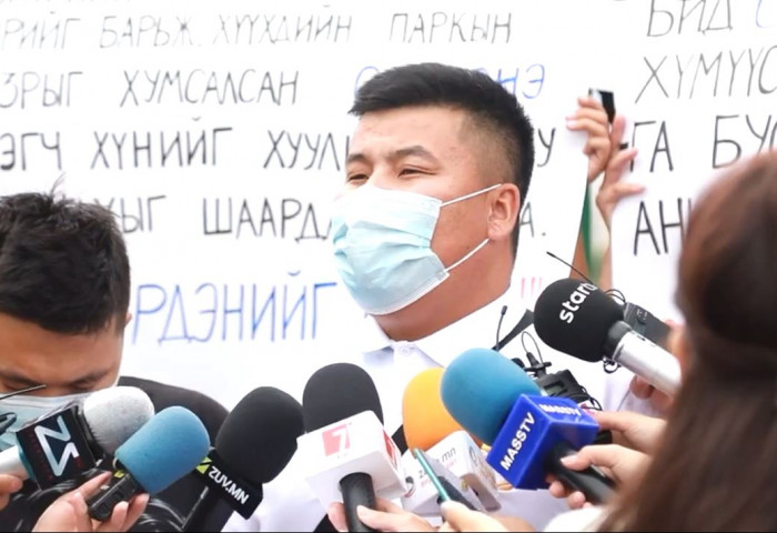 Хөгжлийн бэрхшээлтэй хүмүүсийн нэр барьж бизнес хийдэг С.Эрдэнийн гэр бүл гутамшигтай гэв