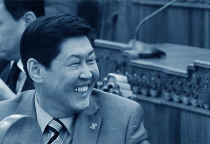 Жинхэнэ түгжилдэгч чинь Н.Батцэрэг юм биш үү