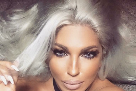 Серби дуучин, хөтлөгч, модел Jelena Karleuša