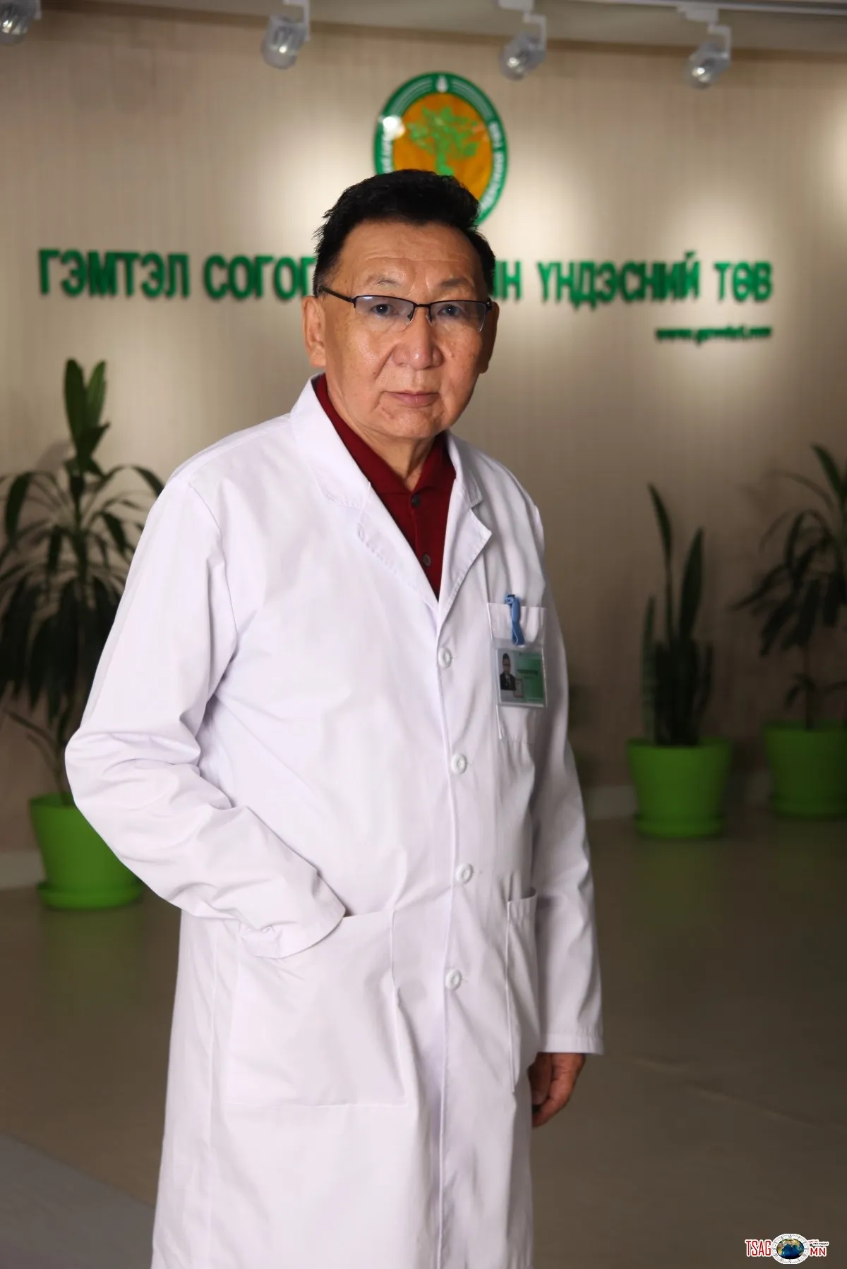 ГССҮТөвийн клиникийн ерөнхий зөвлөх эмч, Анагаахын Шинжлэх Ухааны доктор (Sc.D), профессор, Хүний гавьяат эмч РҮВЖИРИЙН ШАГДАРСҮРЭН Шинжлэх Ухааны Академич цол хүртлээ