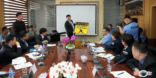 Олон улсын стандартад нийцсэн авто зам, гудамж талбайн тэмдэг тэмдэглэгээ байршуулах ажлыг эхлүүллээ