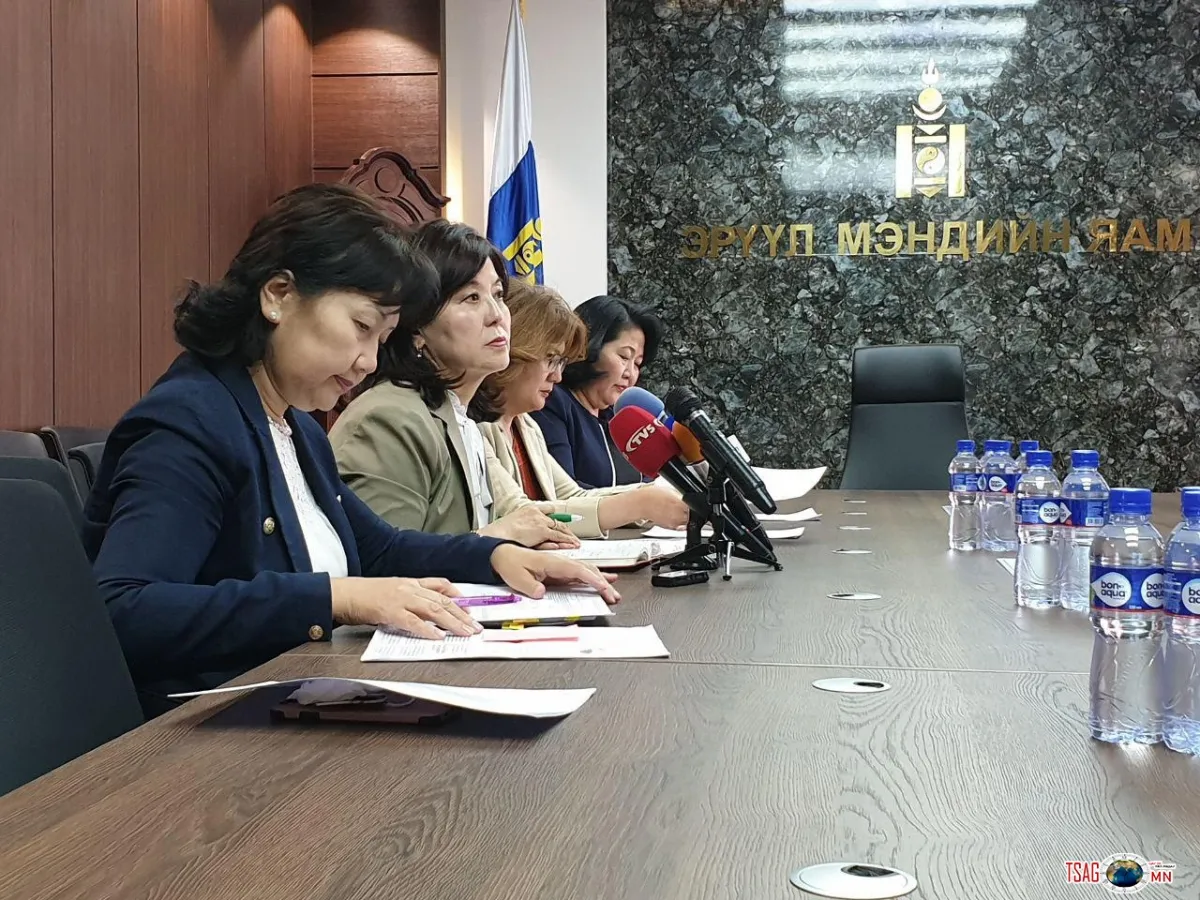 Эрүүл мэндийн салбарыг Улс төржүүлэхгүй байхыг уриалж байна