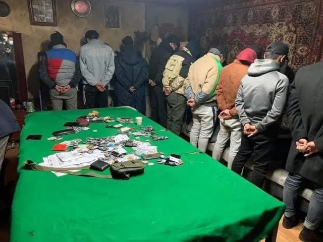 Мөрийтэй тоглоом тоглож байсан этгээдүүдийг цагдаагийн алба хаагчид илрүүлжээ