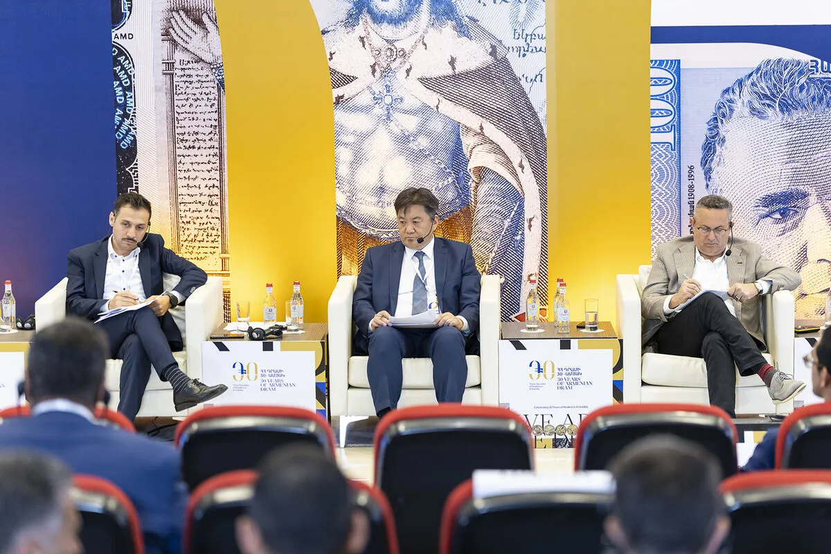 МОНГОЛ БАНК: Ерөнхийлөгч Б.Лхагвасүрэн Бүгд Найрамдах Армени улсад мөнгөн тэмдэгтийн дээд хэмжээний чуулганд оролцлоо