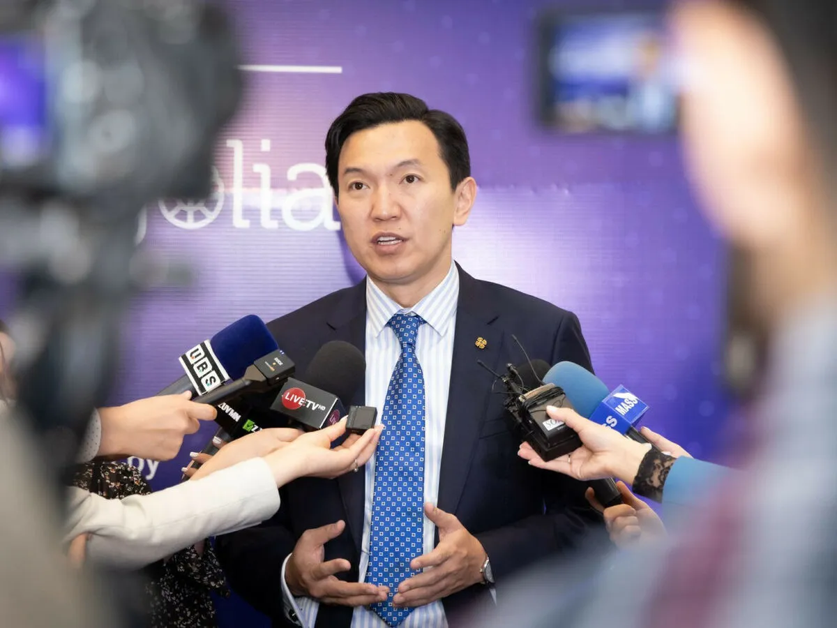 “Хүүхэд эцэг эхтэйгээ E-Mongolia-аар холбогдож ганцхан товч даран яаралтай мэдээлэл солилцох, тусламж дуудах боломжтой боллоо“
