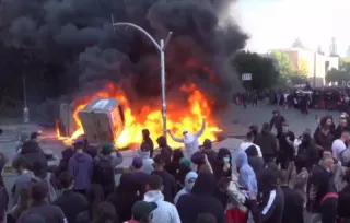 Амьжиргааны өртөг өсөж,  төрийн үйлчилгээ муудсаныг эсэргүүцэн Франц даяар жагсаал болов