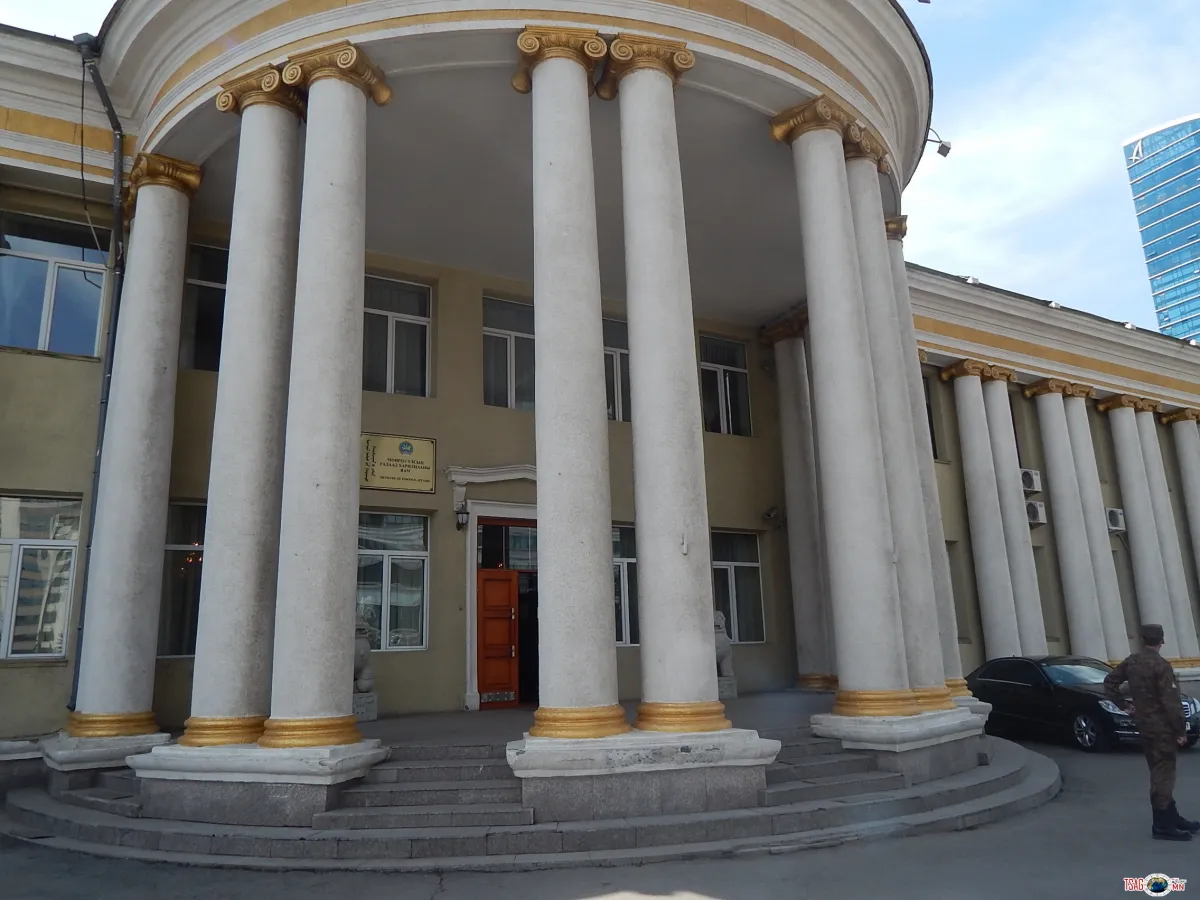 Шинэ элчин сайдуудын нэрс намтар шуугиан дэгдээж байна