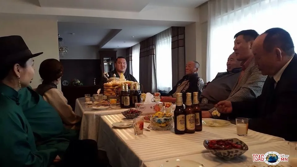 Хакухо Монголдоо ирлээ (фото)