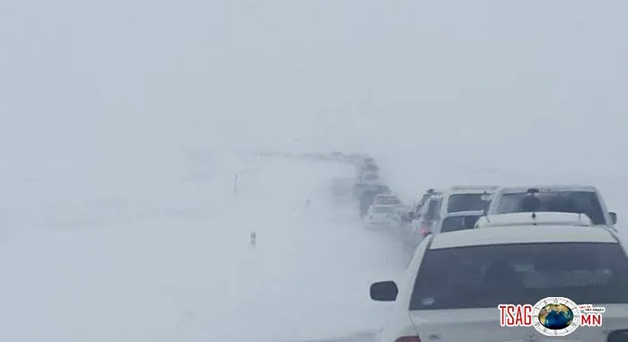 Орон нутгийн замуудыг хаалаа (фото)