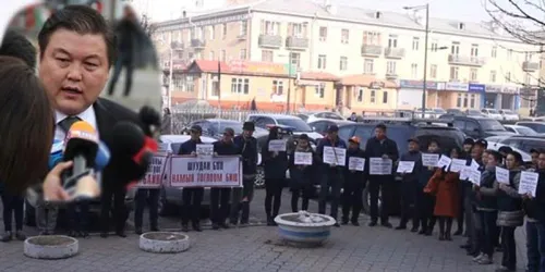 “Говь гурван сайхан” компаний захирал нь “Монгол шуудан”-нд ирж байгаа Т.Дуламдоржийн авга эгчид 20 сая төгрөгийн хахууль өгөхдөө нууцаар бичлэг хийж баримтжуулжээ