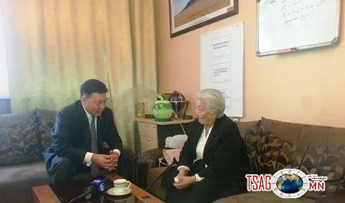 Ж.Батзандан нэг сарын цалингаа хандивлалаа